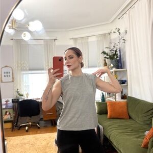 EUC Range Brand Gray Sleeveless Muscle Top - Sz XS